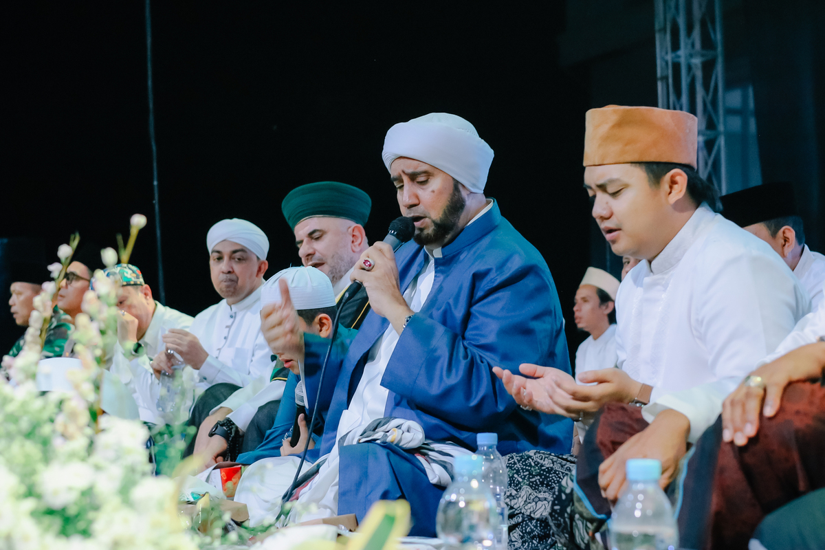 Toko Agama di acara Pengajian dan Sholawat Habib Syech Bin Abdul Qodir Assegaf