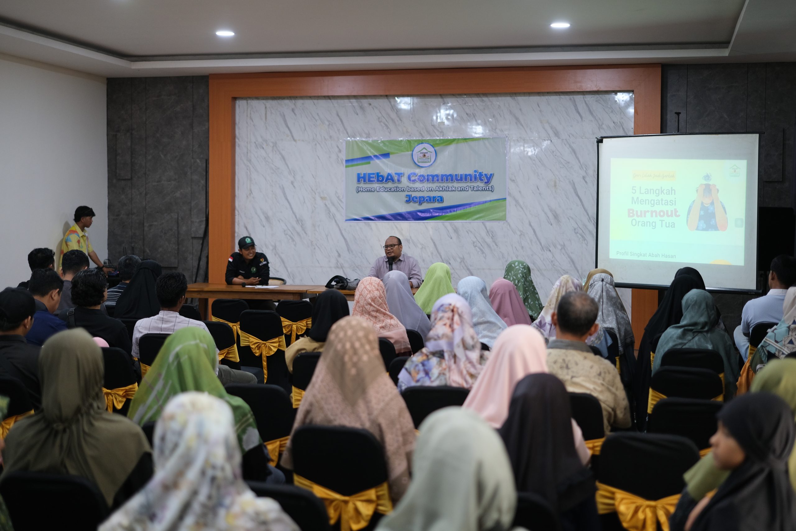 Ruang Edukasi Parenting dari HEbAT Community di Kadjine Coffee
