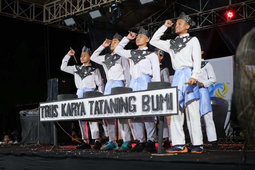Kreativitas lomba tongtek Jepara dalam Perayaan 1 Dekade Jepara Ourland Park 2026
